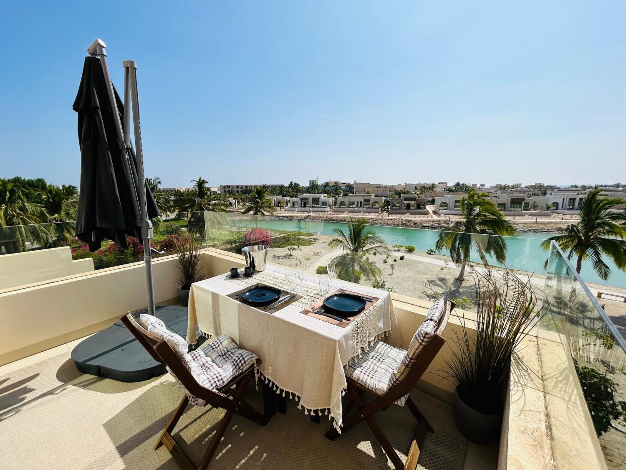 1-bedroom On Forest Island & Oceanside View Apartment *
